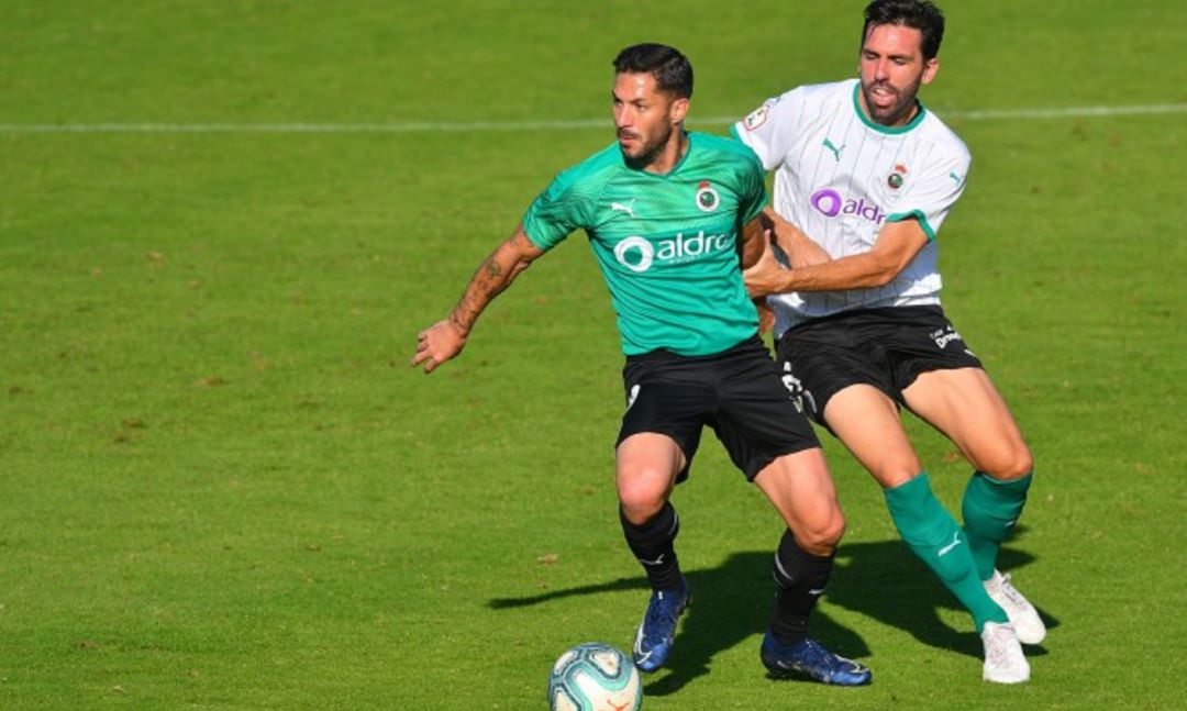 Jordi Figueras luchando un balón ante Cejudo en el partidillo del pasado viernes en La Albericia Jordi Figueras luchando un balón ante Cejudo en el partidillo del pasado viernes en La Albericia