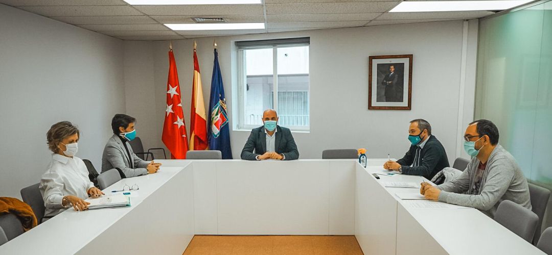Reunión del alcalde y los empresarios Reunión del alcalde y los empresarios