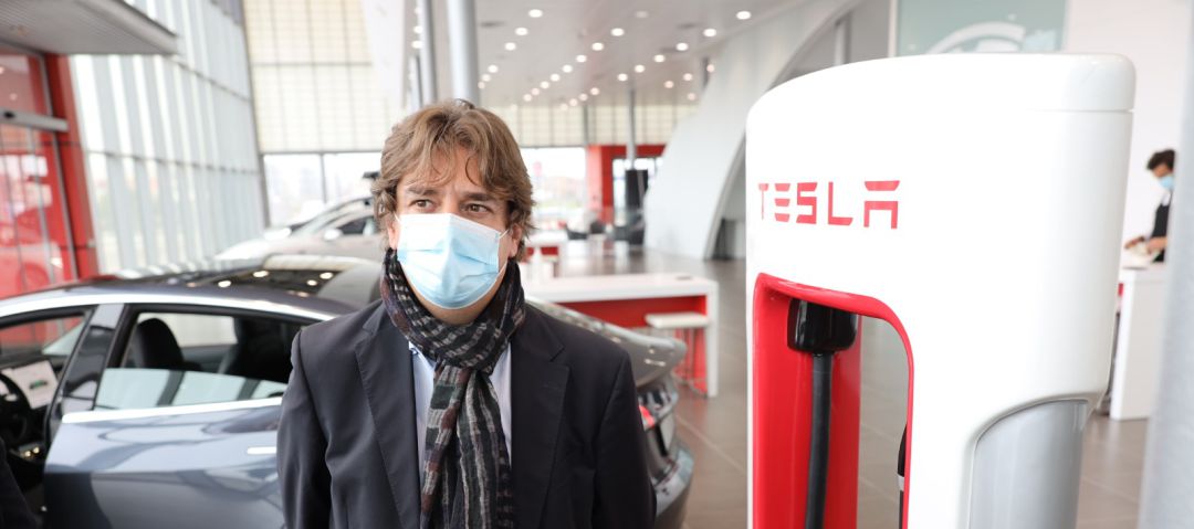El alcalde de Fuenlabrada durante su visita a las instalaciones de Tesla en el municipio El alcalde de Fuenlabrada durante su visita a las instalaciones de Tesla en el municipio
