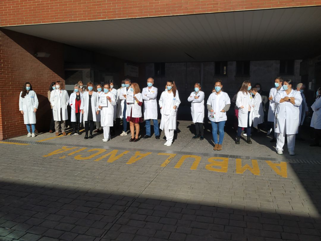 Concentración de sanitarios en el Centro de salud la Milagrosa Concentración de sanitarios en el Centro de salud la Milagrosa
