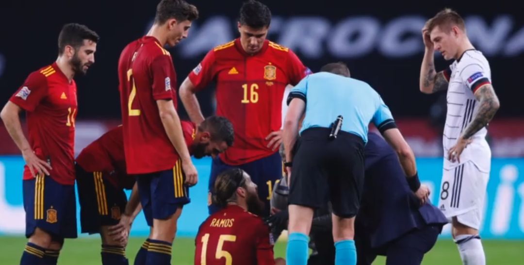 Toni Kroos y Sergio Ramos durante el España-Alemania. Toni Kroos y Sergio Ramos durante el España-Alemania.