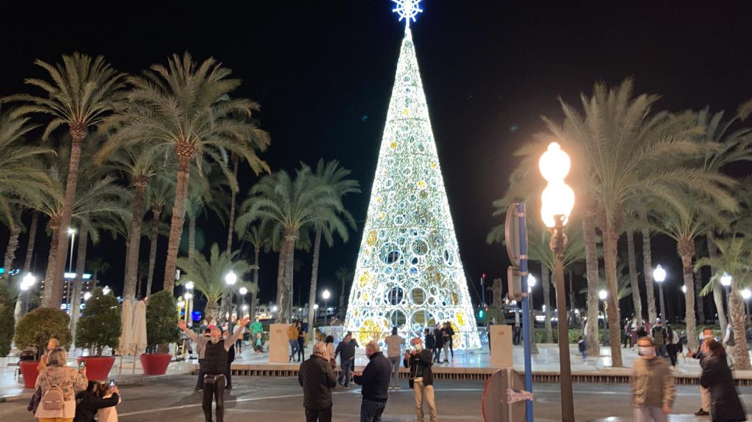 El árbol gigante instalado en la Explanada es una de las principales novedades de este año El árbol gigante instalado en la Explanada es una de las principales novedades de este año