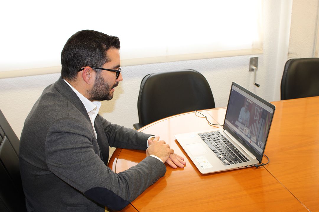 El alcalde de L'Alcora, Samuel Falomir, ha mantenido una reunión con el conseller de Infraestructuras, Arcadi España El alcalde de L'Alcora, Samuel Falomir, ha mantenido una reunión con el conseller de Infraestructuras, Arcadi España