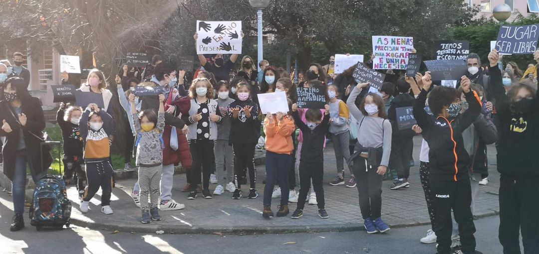 La comunidad escolar del Ramón de la Sagra denuncia la situación en la que se encuentra su colegio La comunidad escolar del Ramón de la Sagra denuncia la situación en la que se encuentra su colegio