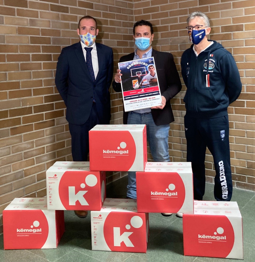 Dani Agra, Miguel Ángel Míguens de Kemegal, y Moncho Fernández. El partido está patrocinado por la firma de productos químicos arousana Dani Agra, Miguel Ángel Míguens de Kemegal, y Moncho Fernández. El partido está patrocinado por la firma de productos químicos arousana