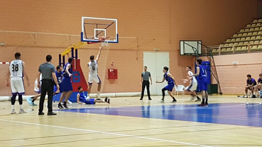 Canasta de Requena durante el partido Canasta de Requena durante el partido
