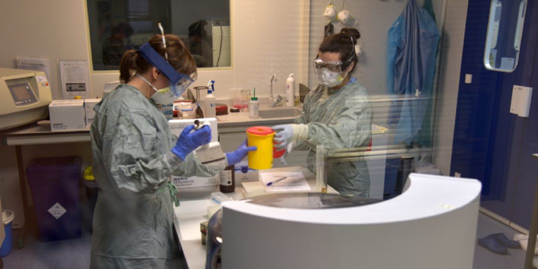 Laboratorio de la Complutense durante la pandemia de COVID-19 Laboratorio de la Complutense durante la pandemia de COVID-19