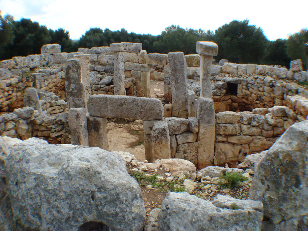 Torre d'en Galmés és un dels poblats talaiòtics integrats a la candidatura a la UNESCO. Torre d'en Galmés és un dels poblats talaiòtics integrats a la candidatura a la UNESCO.