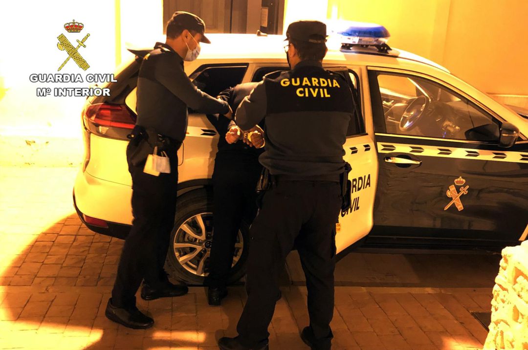 Detenido con cerca de un kilo de marihuana en un control para garantizar las restricciones sanitarias en Mula Detenido con cerca de un kilo de marihuana en un control para garantizar las restricciones sanitarias en Mula