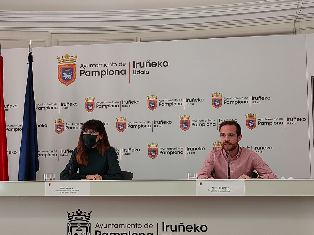 Maite Esporrín y Xabier Sagardoy, concejales del PSN en el Ayuntamiento de Pamplona. Maite Esporrín y Xabier Sagardoy, concejales del PSN en el Ayuntamiento de Pamplona.