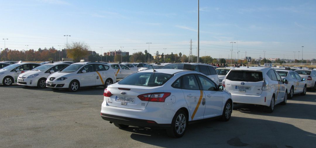 Imagen de archivo de una parada de taxis. Imagen de archivo de una parada de taxis.