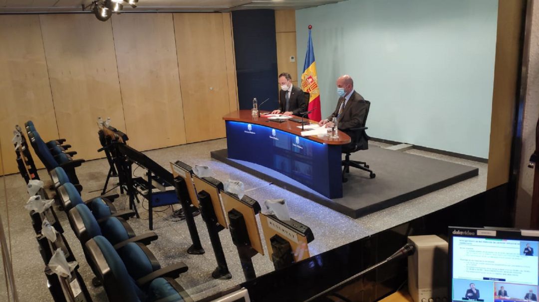 El cap de Govern, Xavier Espot, i el ministre de Salut, Joan Martínez Benazet, durant la roda de premsa d'aquest divendres. El cap de Govern, Xavier Espot, i el ministre de Salut, Joan Martínez Benazet, durant la roda de premsa d'aquest divendres.