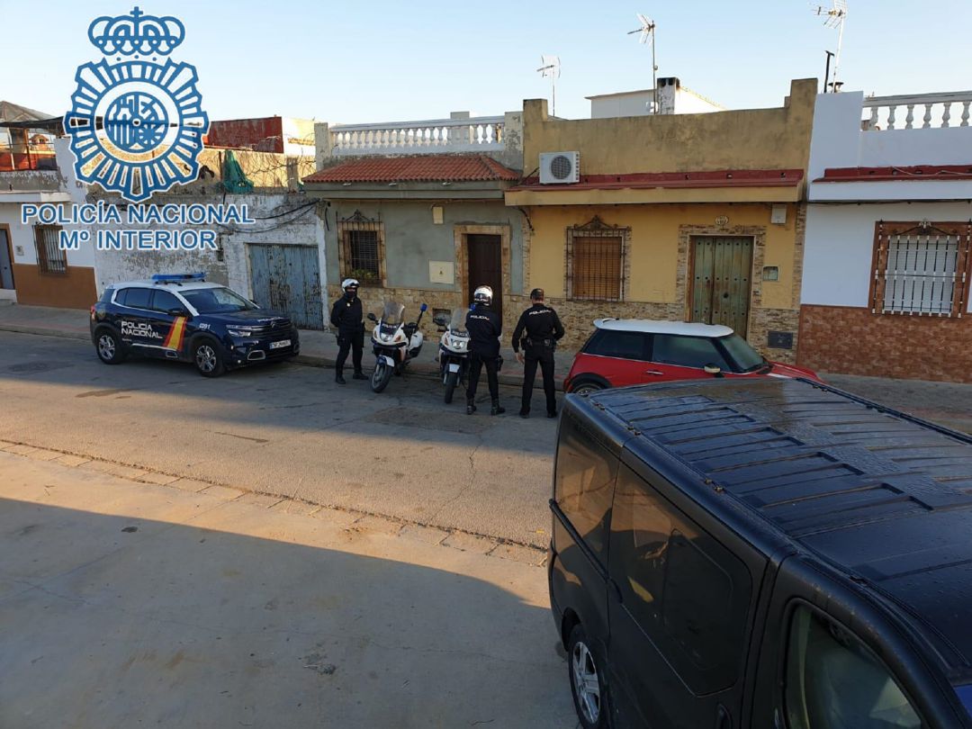 Imagen de la actuación policial en Dos Hermanas. Imagen de la actuación policial en Dos Hermanas.