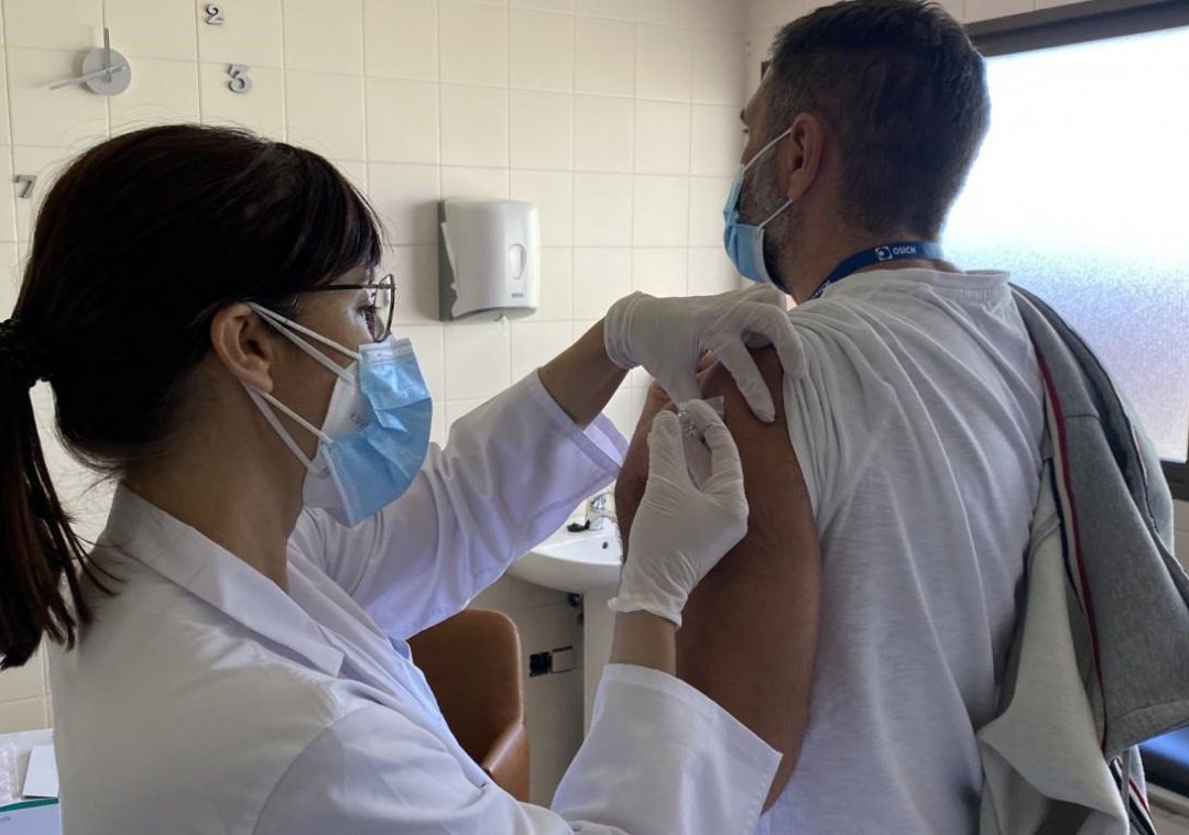 Cuenca ha duplicado la vacunación contra la gripe entre el personal sanitario respecto al año pasado Cuenca ha duplicado la vacunación contra la gripe entre el personal sanitario respecto al año pasado