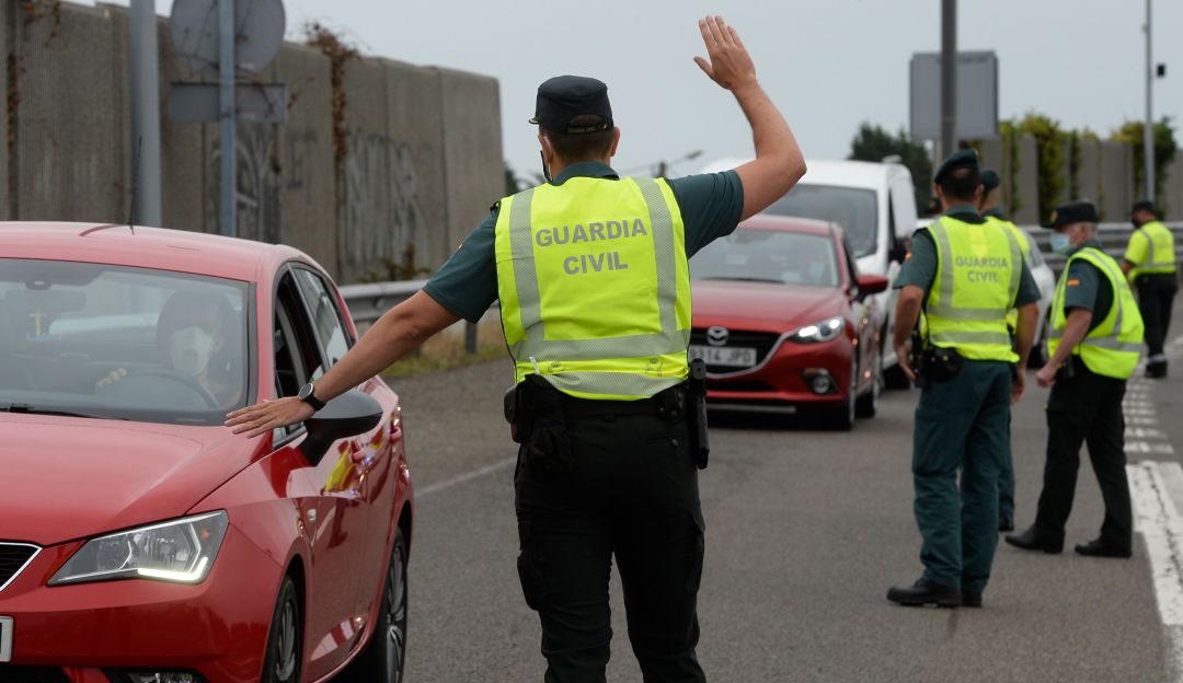 Uno de los controles de la Guardia Civil durante la primera ola. Uno de los controles de la Guardia Civil durante la primera ola.