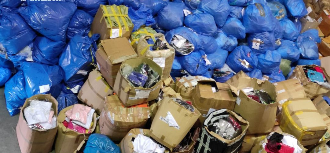 Detenido un individuo en la localidad madrileña de Parla por falsificar y distribuir prendas deportivas de conocidas marcas Detenido un individuo en la localidad madrileña de Parla por falsificar y distribuir prendas deportivas de conocidas marcas