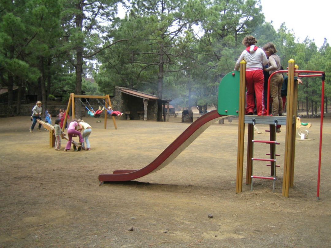 Niños en el parque. Niños en el parque.