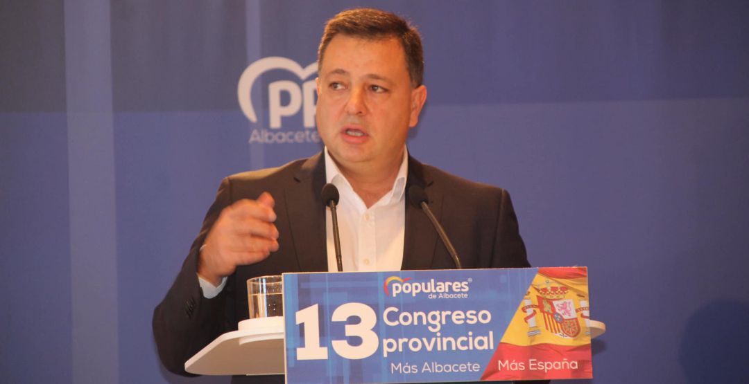 Manuel Serrano, en su discurso en el XIII Congreso Provincial Manuel Serrano, en su discurso en el XIII Congreso Provincial