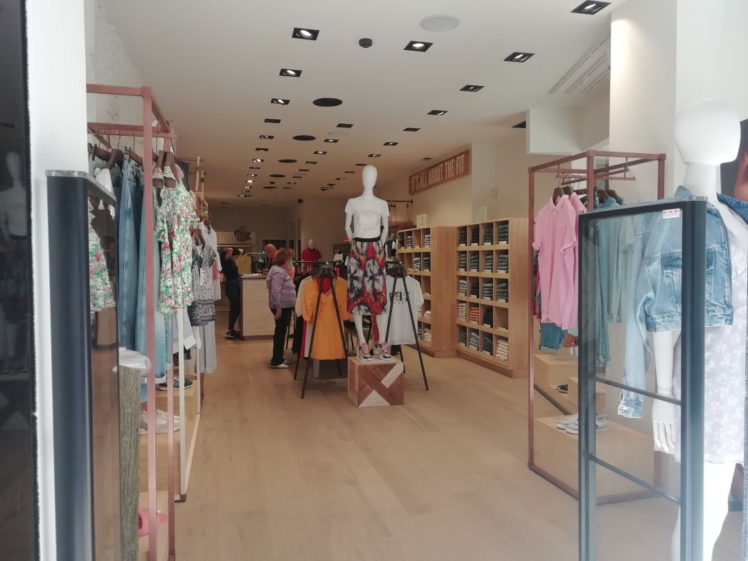 Confecomerç COVACO Castellón ha lanzado la campaña "Un futuro menos black" para sortear un total de 15 mil euros en vales de mil y dos mil euros Confecomerç COVACO Castellón ha lanzado la campaña "Un futuro menos black" para sortear un total de 15 mil euros en vales de mil y dos mil euros