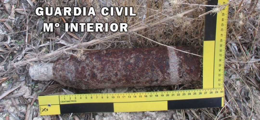 Proyectil desactivado por la Guardia Civil en Higuera de Calatrava. Proyectil desactivado por la Guardia Civil en Higuera de Calatrava.