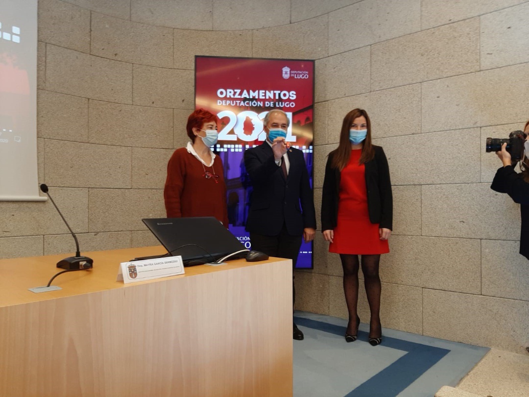 El presidente de la Diputación de Lugo, José Tomé, y la vicepresidenta, Maite Ferreiro, en la rueda de prensa para presentar los presupuestos de la institución provincial para 2021.
El presidente de la Diputación de Lugo, José Tomé, y la vicepresidenta, Maite Ferreiro, en la rueda de prensa para presentar los presupuestos de la institución provincial para 2021.