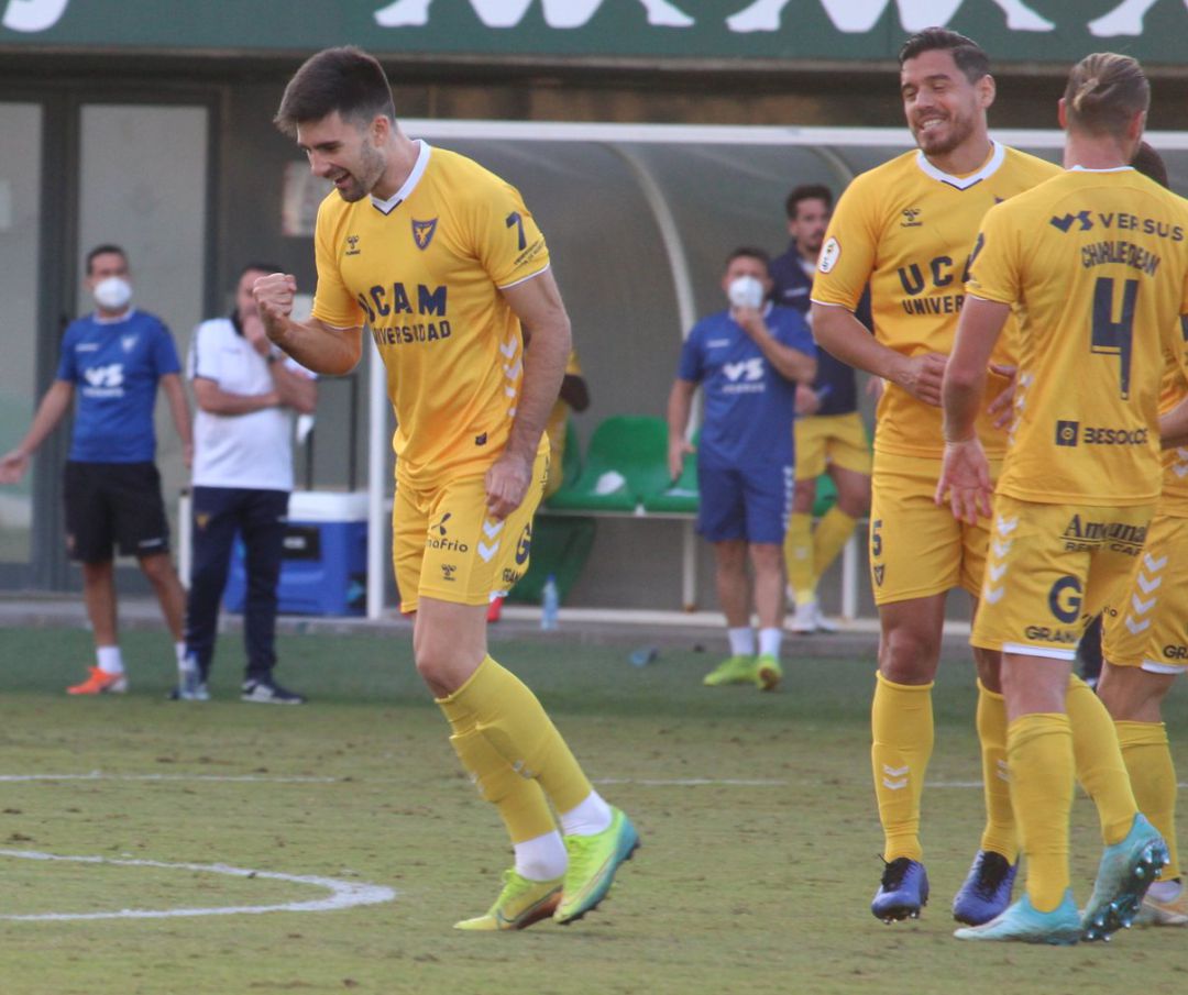 Xemi celebrando el empate a uno ante el Betis Deportivo Xemi celebrando el empate a uno ante el Betis Deportivo