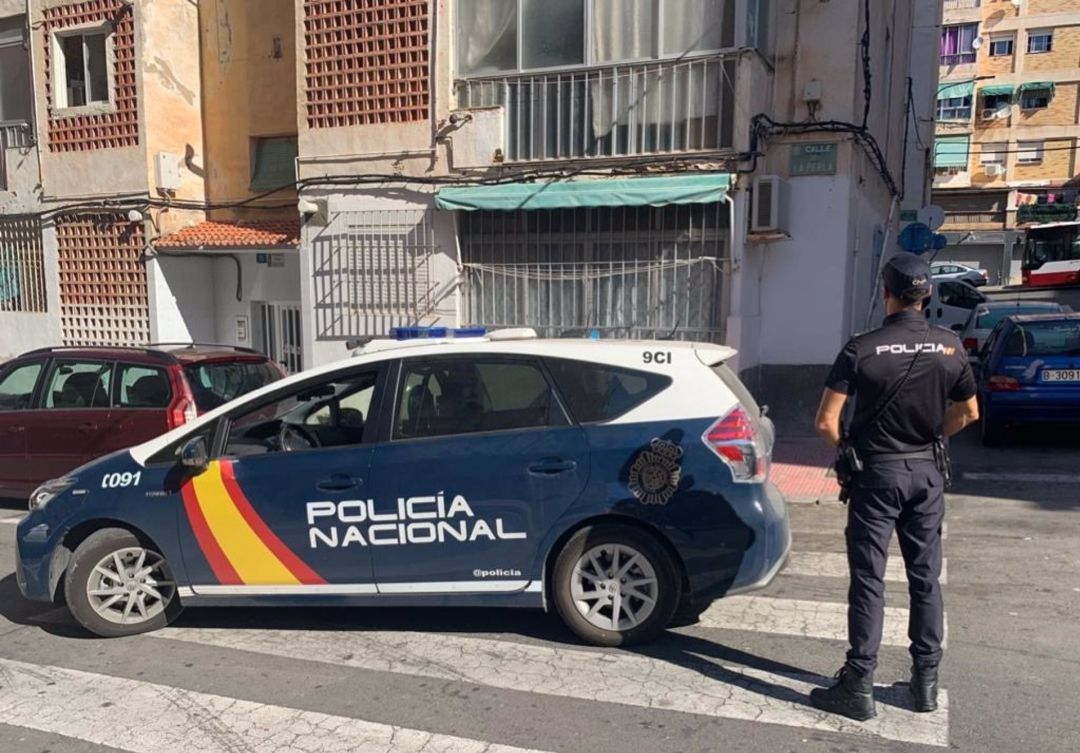 Agente de la Policía Nacional Agente de la Policía Nacional