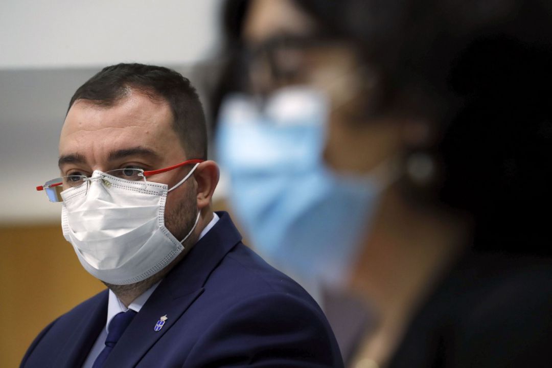 El presidente del Principado, Adrián Barbón, durante una rueda de prensa. El presidente del Principado, Adrián Barbón, durante una rueda de prensa.