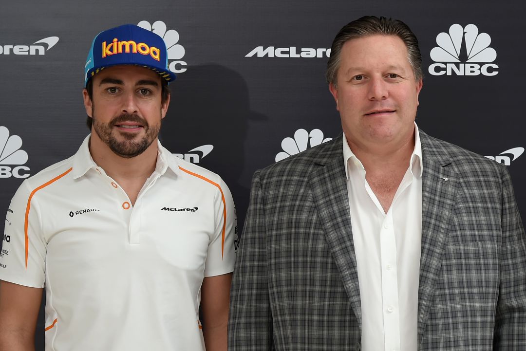 Fernando Alonso y Zak Brown en el GP de Abu Dhabi 2018. Fernando Alonso y Zak Brown en el GP de Abu Dhabi 2018.