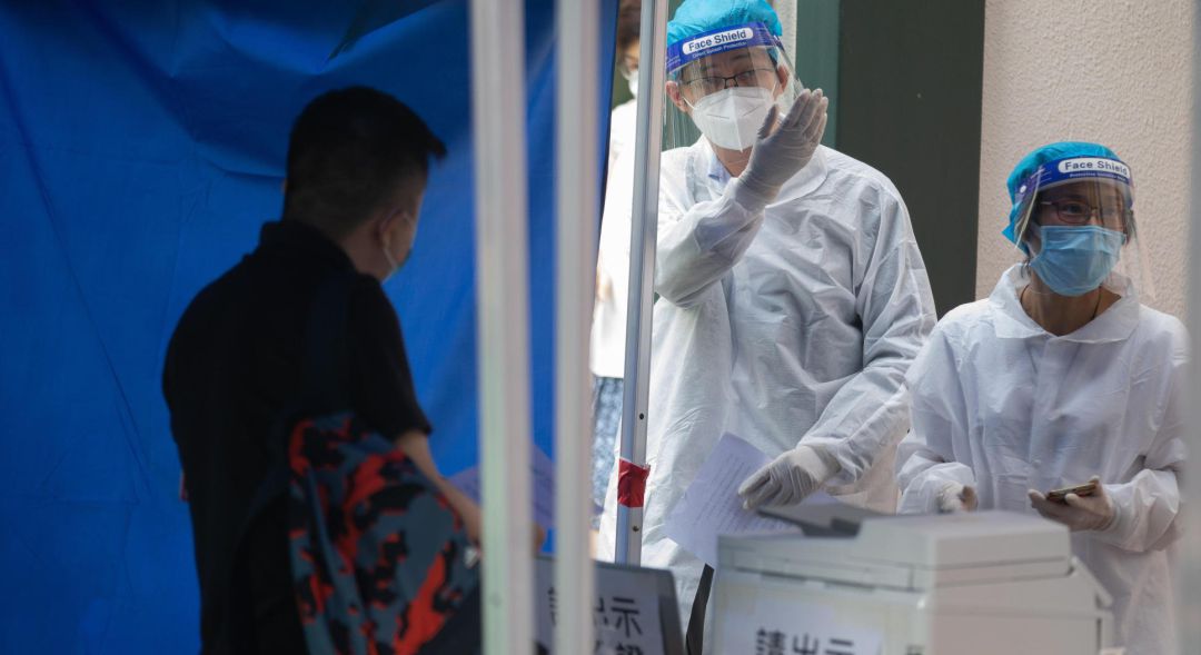 El Gobierno de Hong Kong abrirá cinco nuevos centros para poder realizar más pruebas, los cuales se suman a los cuatro que ya están en funcionamiento en la actualidad. El Gobierno de Hong Kong abrirá cinco nuevos centros para poder realizar más pruebas, los cuales se suman a los cuatro que ya están en funcionamiento en la actualidad.