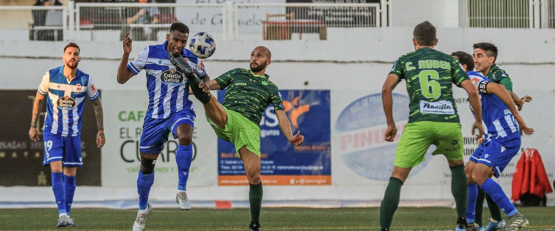 Un momento del partido Un momento del partido