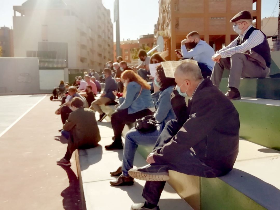 Asamblea de militantes de IU celebrada en la pista deportiva del IES Ramón Arcas Asamblea de militantes de IU celebrada en la pista deportiva del IES Ramón Arcas