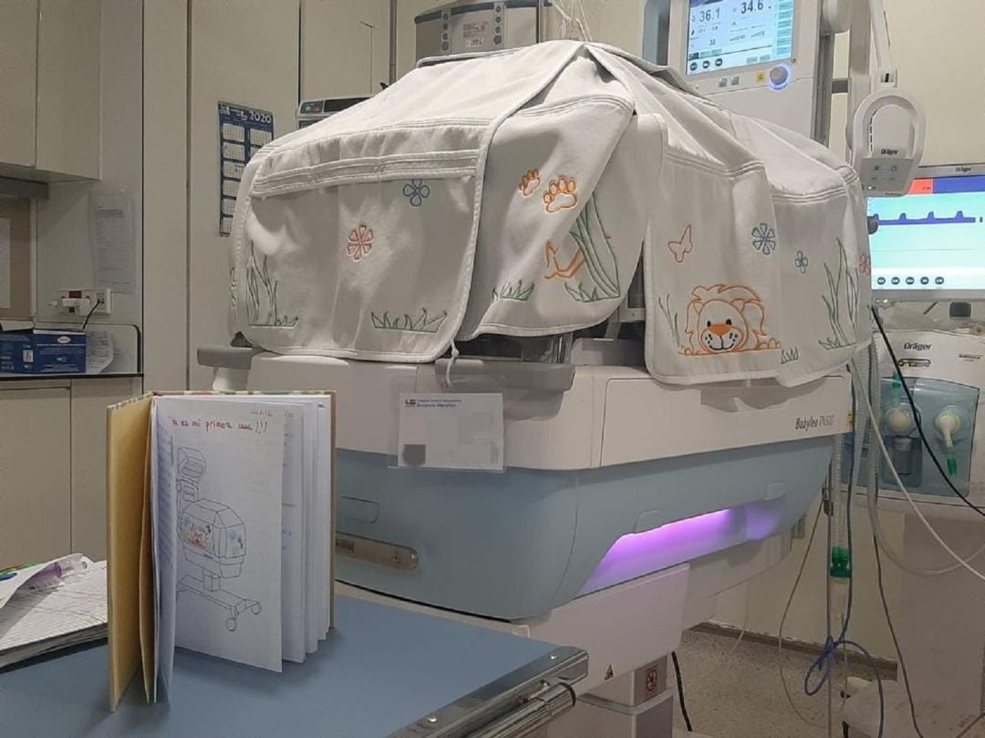 Incubadora en la UCI de prematuros del Hospital Gregorio Marañón Incubadora en la UCI de prematuros del Hospital Gregorio Marañón