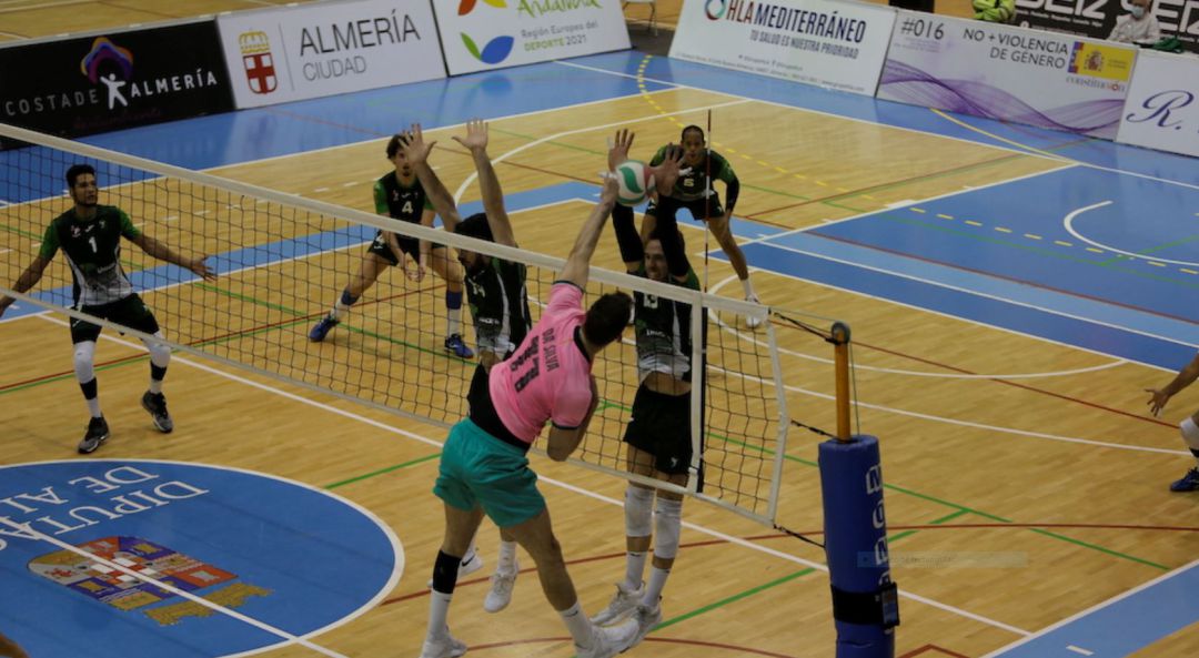 El Barça plantó cara a un buen Unicaja Almería. El Barça plantó cara a un buen Unicaja Almería.