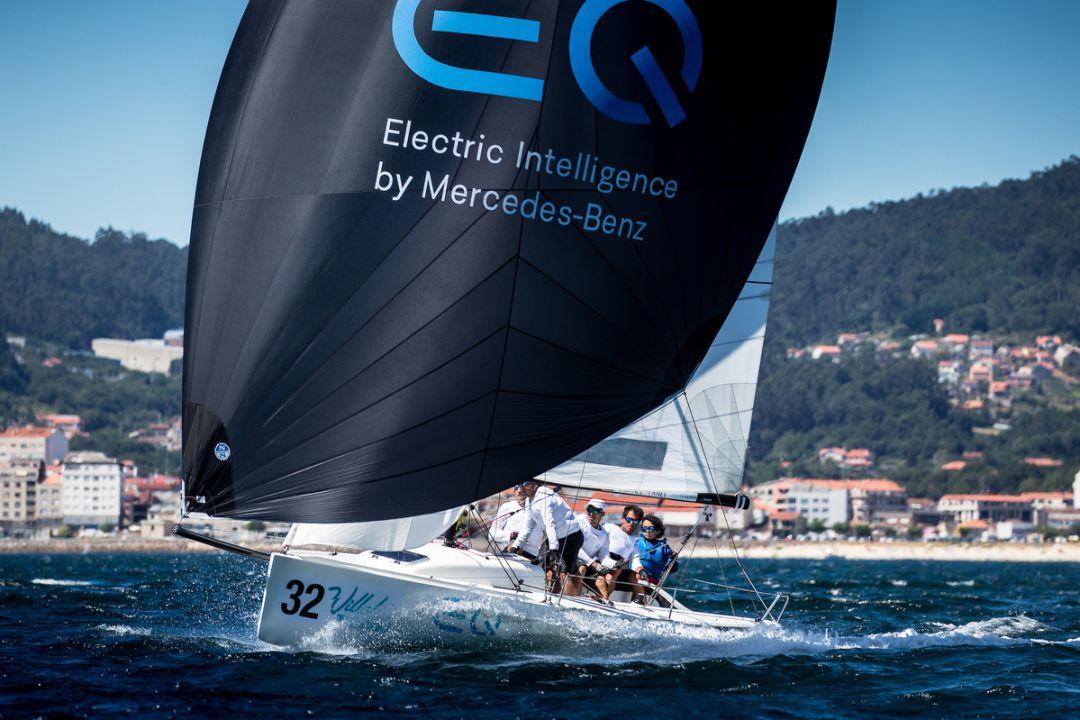 El Mercedes Benz Sailing Team en una regata anterior. El Mercedes Benz Sailing Team en una regata anterior.