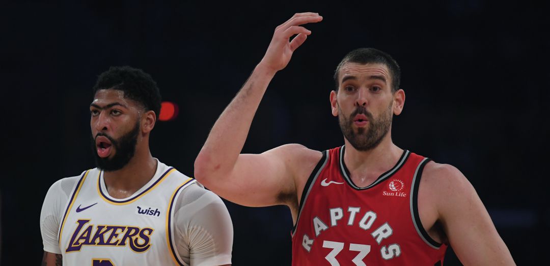 Marc Gasol y Anthony Davis, durante un partido de esta temporada entre Lakers y Raptors Marc Gasol y Anthony Davis, durante un partido de esta temporada entre Lakers y Raptors