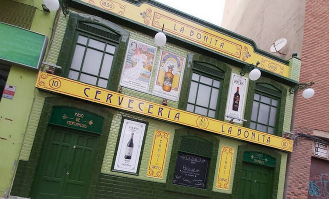 Fachada de la Bonita, en la calle Tejares Fachada de la Bonita, en la calle Tejares
