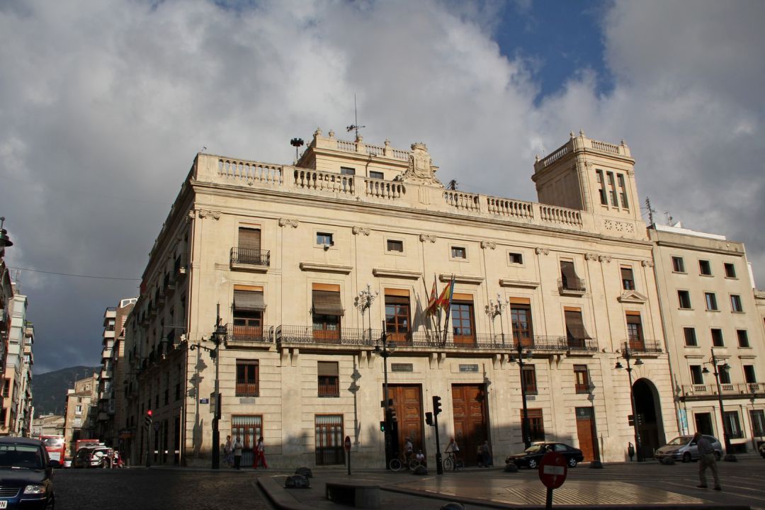 El Ayuntamiento distribuirá más de 146.000 euros entre las empresas que han realizado contrataciones o reincorporado a trabajadores que tenían en ERTE tras solicitar la ayuda municipal. El Ayuntamiento distribuirá más de 146.000 euros entre las empresas que han realizado contrataciones o reincorporado a trabajadores que tenían en ERTE tras solicitar la ayuda municipal.
