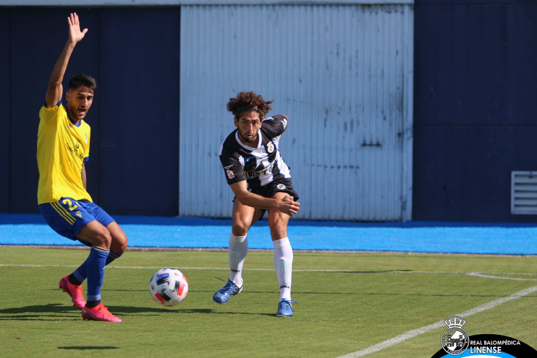 Candela ante el Cádiz B. Candela ante el Cádiz B.