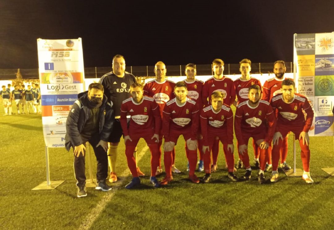 Once inicial del Jódar ante el Úbeda, con el entrenador, Cristóabl Moreno, agachado a la izquierda Once inicial del Jódar ante el Úbeda, con el entrenador, Cristóabl Moreno, agachado a la izquierda