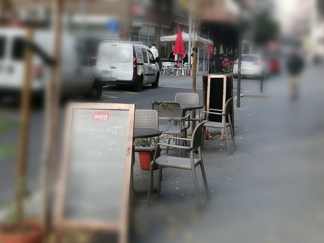 Un parell de terrasses al carrer General Brito de la ciutat de Lleida Un parell de terrasses al carrer General Brito de la ciutat de Lleida