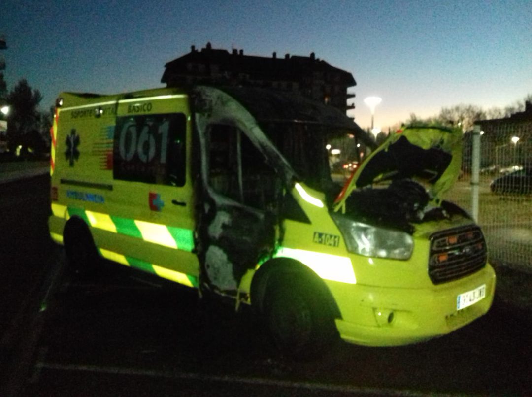 Ambulancia de Ambuibérica quemada Ambulancia de Ambuibérica quemada