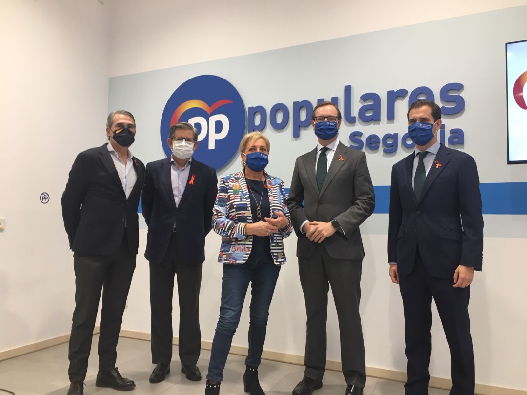 Sede del Partido Popular en Segovia (Juan José Sanz Vitorio,Jesús Postigo, Paloma Sanz, Javier Maroto y Pablo Pérez) Sede del Partido Popular en Segovia (Juan José Sanz Vitorio,Jesús Postigo, Paloma Sanz, Javier Maroto y Pablo Pérez)