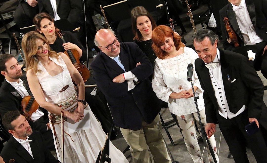 Diego Martínez junto a la alcaldesa de Úbeda, Toni Olivares, en un concierto Diego Martínez junto a la alcaldesa de Úbeda, Toni Olivares, en un concierto