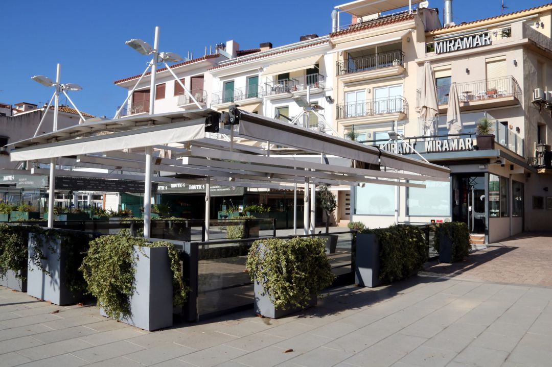 Terrassa d'un dels restaurants del passeig de Cambrils Terrassa d'un dels restaurants del passeig de Cambrils
