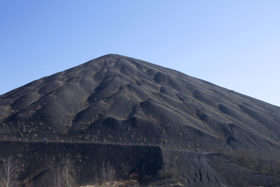 La alcaldesa de Fabero pedía a Hunosa que retirase la montaña de carbón que ya está vendiendo la administración concursal que liquida Uminsa La alcaldesa de Fabero pedía a Hunosa que retirase la montaña de carbón que ya está vendiendo la administración concursal que liquida Uminsa