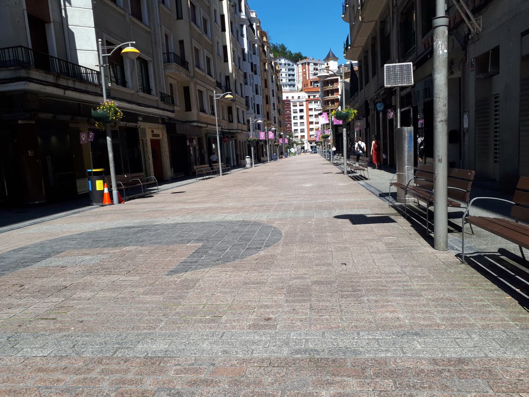 La calle céntrica calle Toribio Etxebarria de Eibar La calle céntrica calle Toribio Etxebarria de Eibar