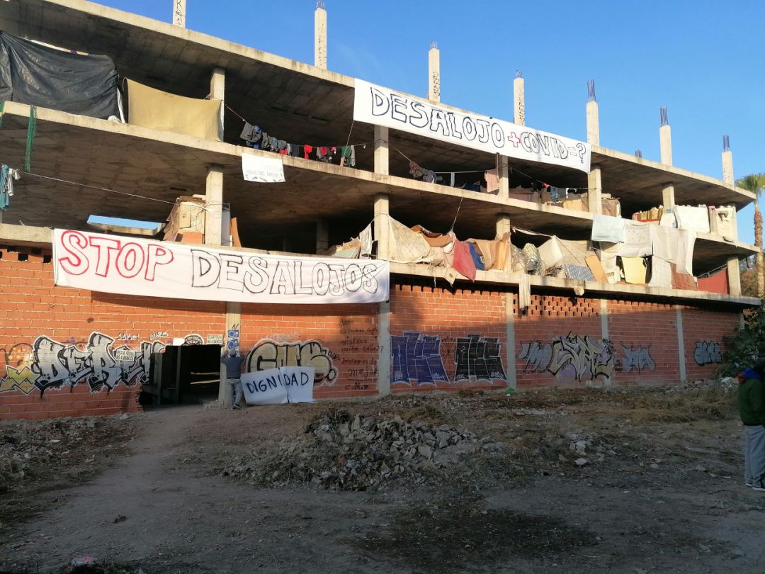Una treintena de policías nacionales tratan de desalojar un edificio a medio construir en el barrio murciano de San Pío X Una treintena de policías nacionales tratan de desalojar un edificio a medio construir en el barrio murciano de San Pío X