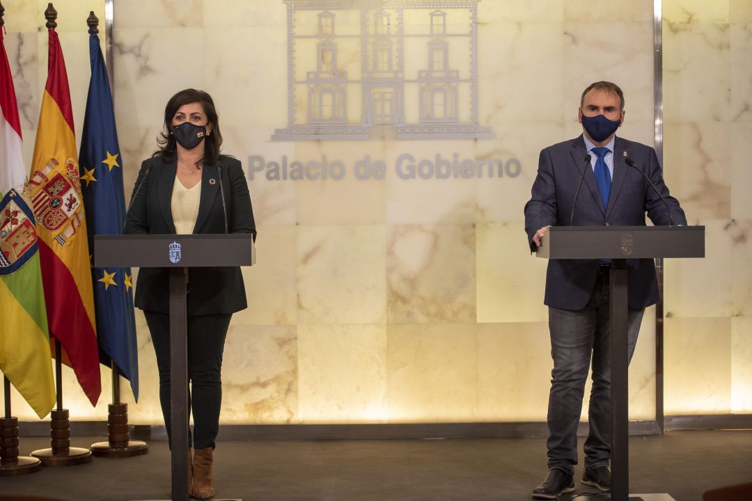 Concha Andreu y José Ignacio Castresana, durante su intervención. Concha Andreu y José Ignacio Castresana, durante su intervención.