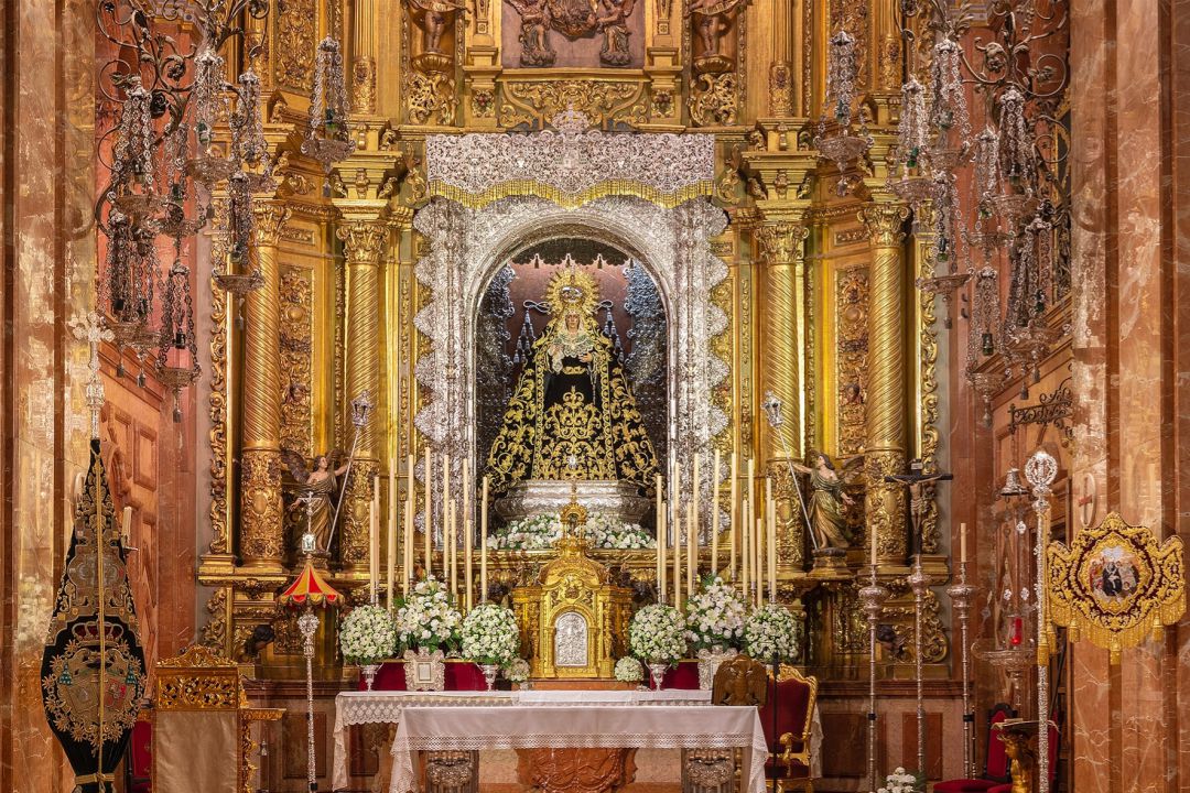 Así luce este martes, día de su 425 aniversario fuindacional, el altar mayor de la Basílica de la Macarena Así luce este martes, día de su 425 aniversario fuindacional, el altar mayor de la Basílica de la Macarena